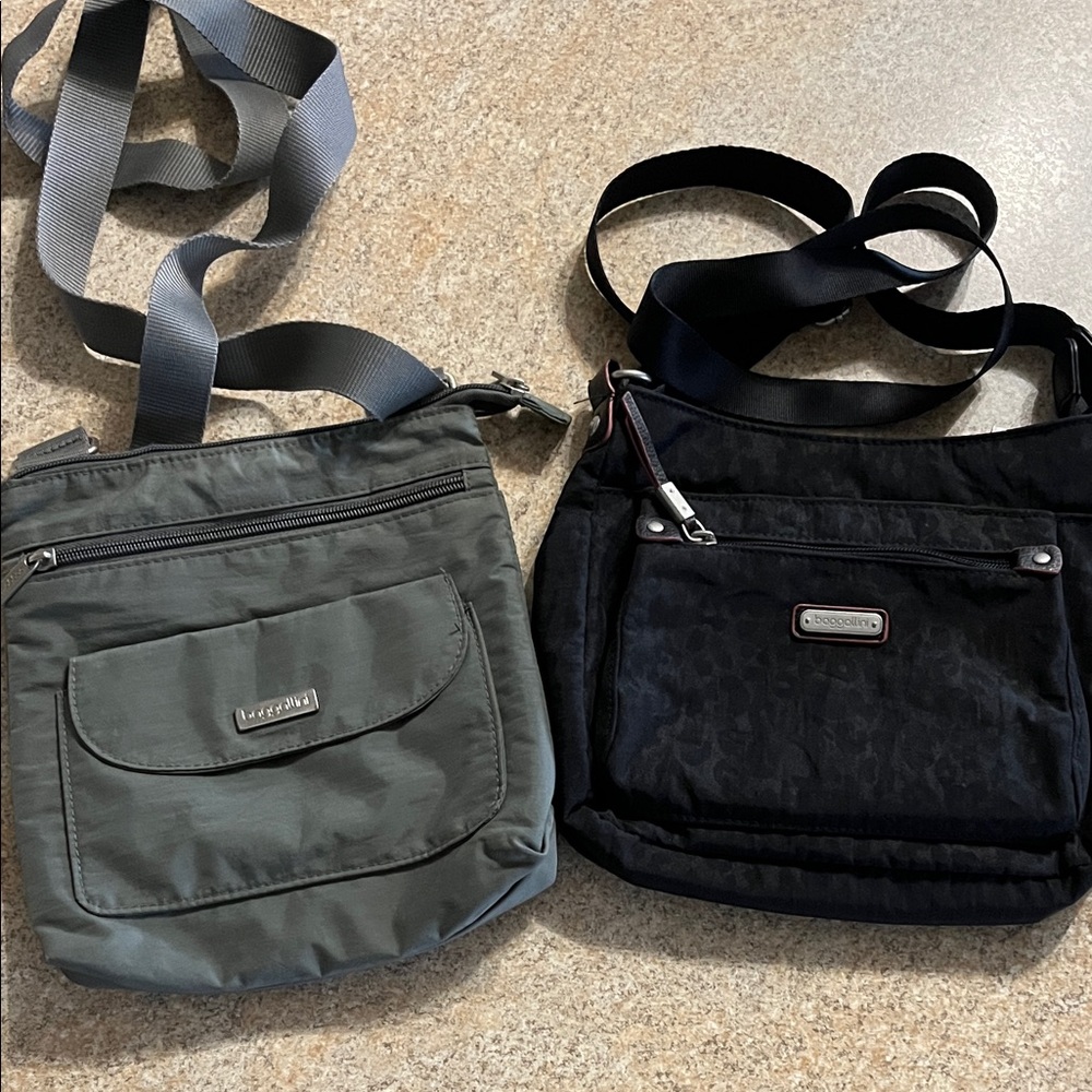 Baggallini Black and Green Messenger Bags